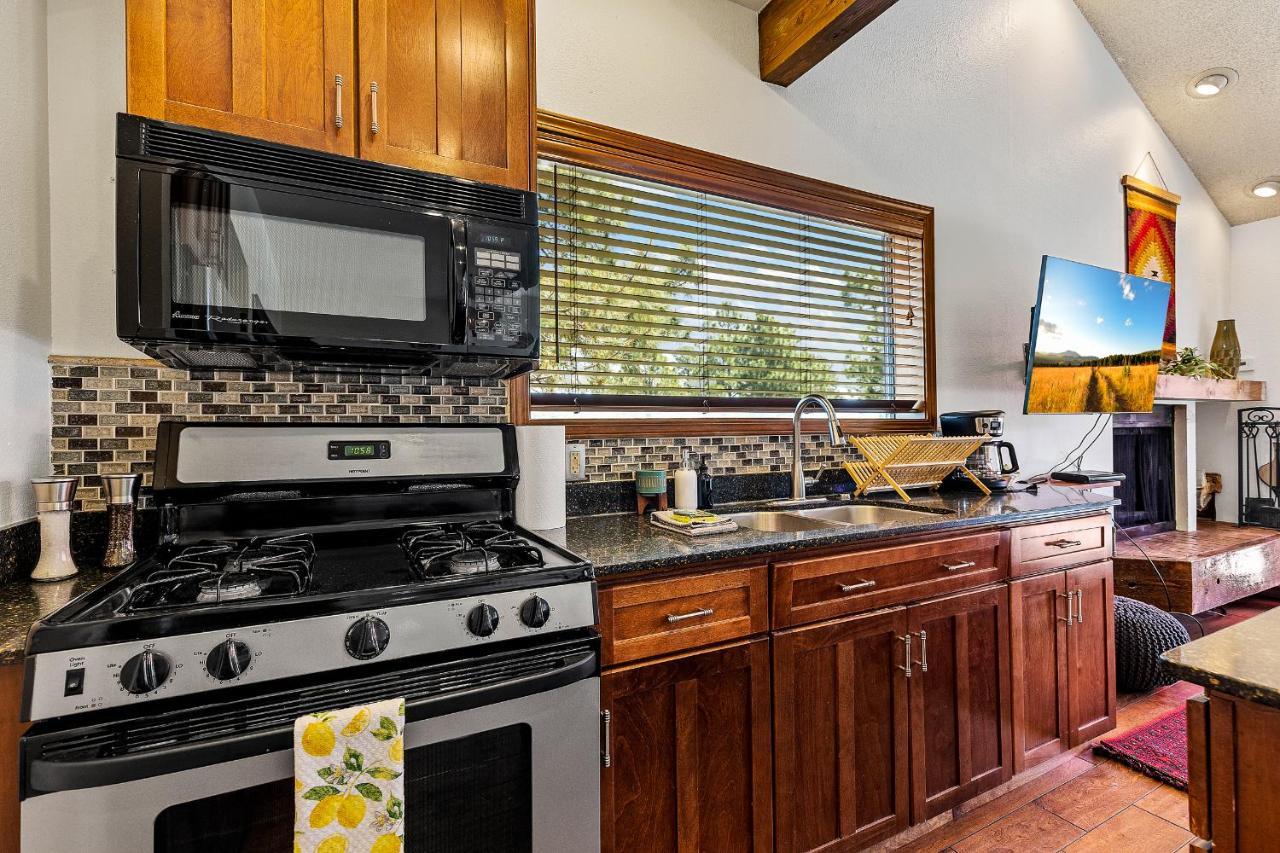 깃대 Delightful 1 Bdrm Country Club Retreat With Mt Elden Views! 빌라 외부 사진