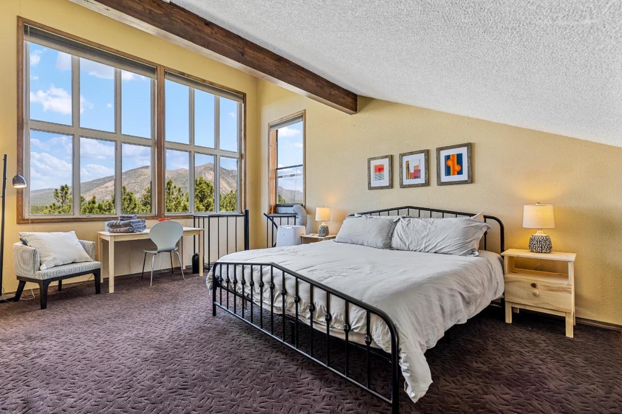 깃대 Delightful 1 Bdrm Country Club Retreat With Mt Elden Views! 빌라 외부 사진