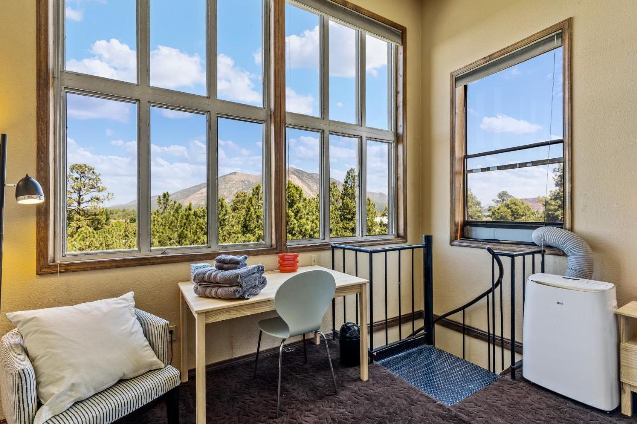 깃대 Delightful 1 Bdrm Country Club Retreat With Mt Elden Views! 빌라 외부 사진