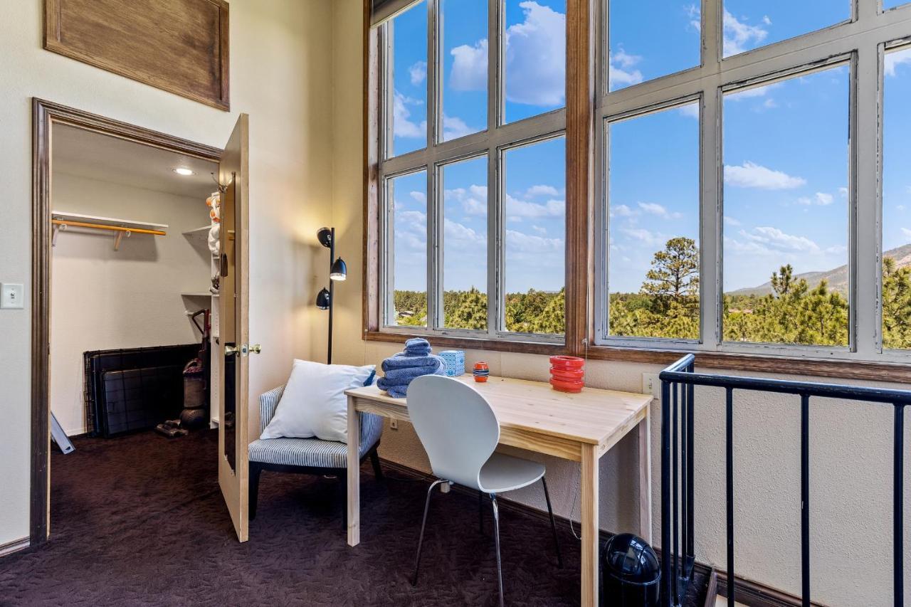 깃대 Delightful 1 Bdrm Country Club Retreat With Mt Elden Views! 빌라 외부 사진