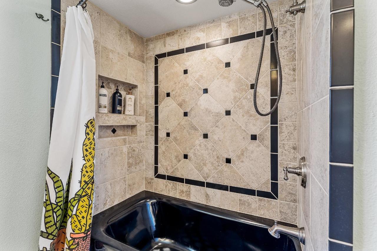깃대 Delightful 1 Bdrm Country Club Retreat With Mt Elden Views! 빌라 외부 사진