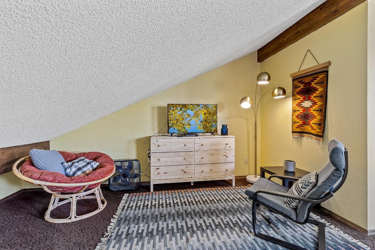 깃대 Delightful 1 Bdrm Country Club Retreat With Mt Elden Views! 빌라 외부 사진